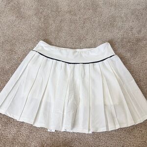 Athletic White Pleated Skirt with Contrast Trim